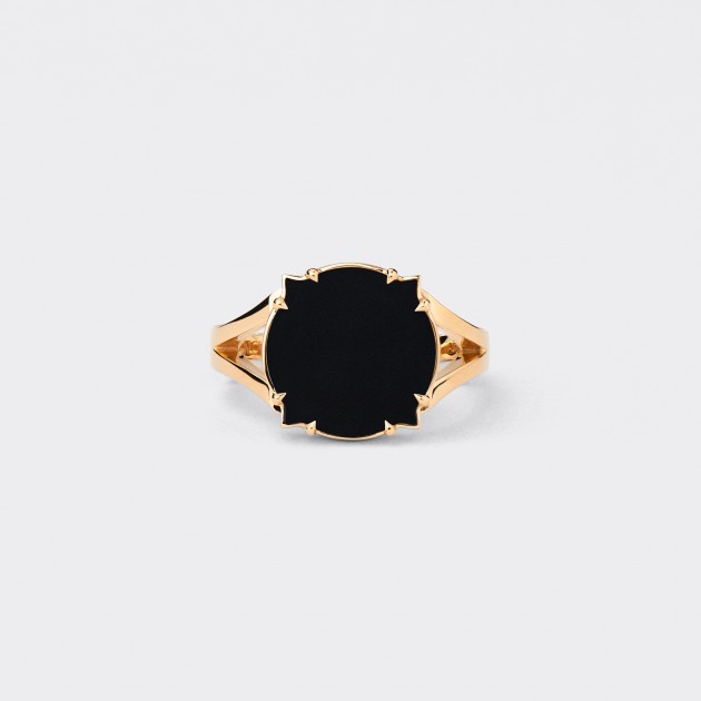 Ring : Onyx / 18ct Yellow Gold